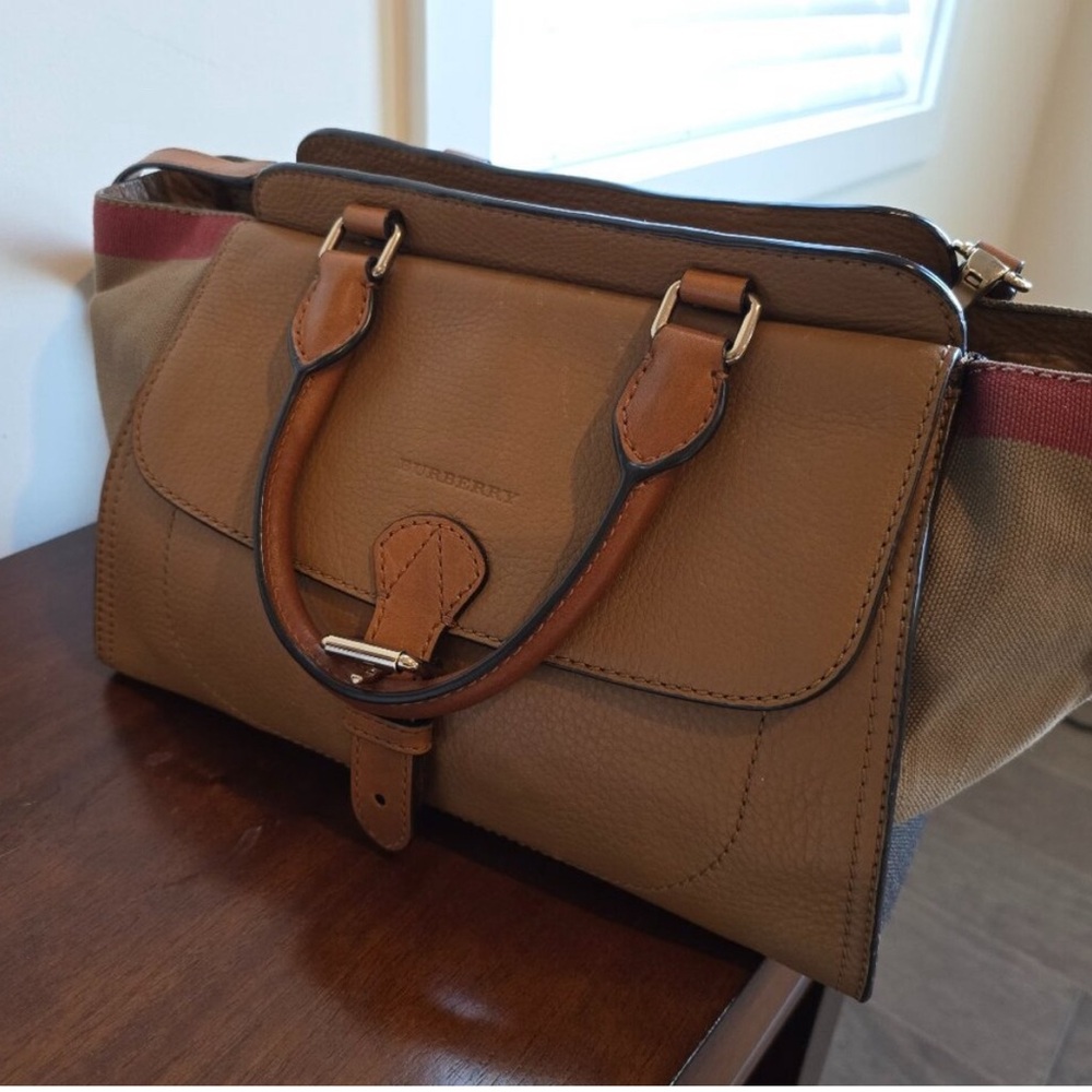 Like new large Burberry harcourt check crossbody in tan and red with strap.